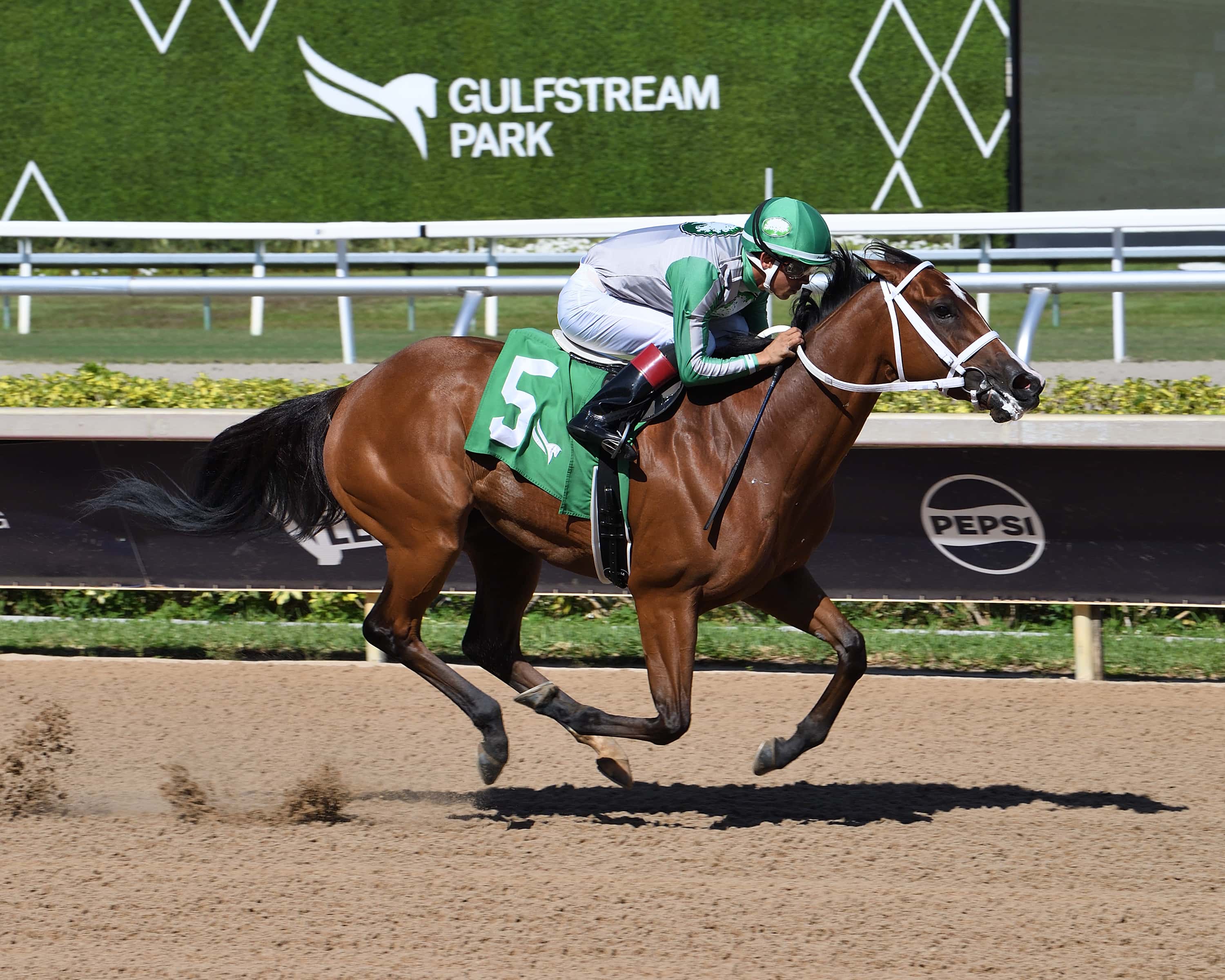 Mythical Cruises to Easy Score in Sophomore Filly Sprint